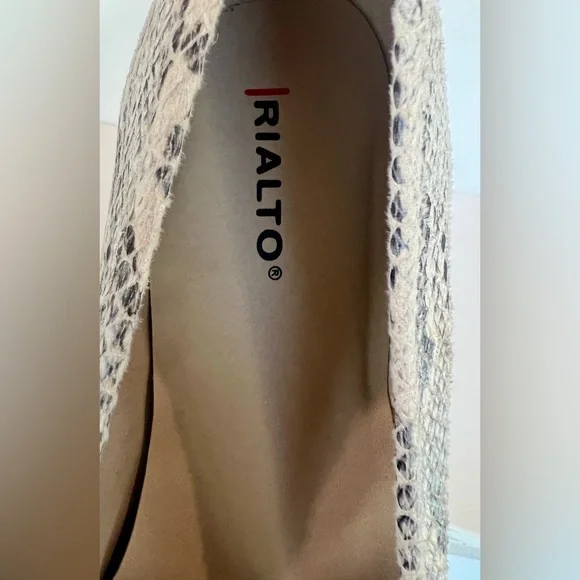 Rialto Women's Snake Print Leather Loafers with Gold Accent Size 9.5 - Picture 3 of 7